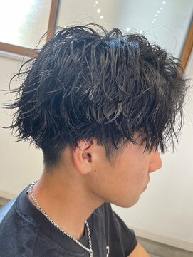 フゥ 宇都宮(FeU) 波巻きパーマセンターパートツイストパーマメンズマッシュパーマ