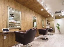 ラル(Lull)の雰囲気（木目調の店内でゆったりとお過ごし下さい♪）