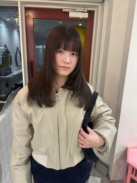 シイ(SIE) サイドレイヤーカット　オリーブグレージュ