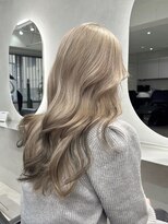 オニキス(ONYX)&nbsp;レイヤーカット裾カラーデザインカラーブロンドヘア【aya指名】