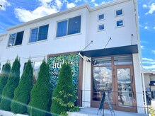 オーブ ビューティー ランド(aube beauty land)の雰囲気（道路沿いの大きな看板が目印で２Fはアイサロンになってます）