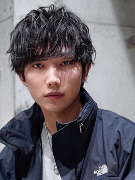 ライラ(Lyla) 無造作に動くグランジマッシュ