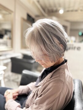 ジーレ(jiire) 白髪活かしバレイヤージュホワイトブロンド