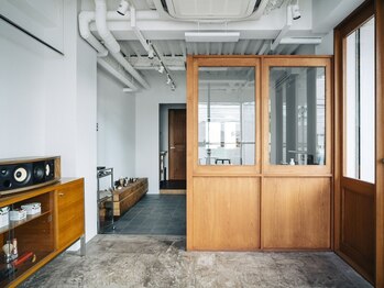 シーシーディーバーバー(CCD BARBER)の写真/【豊中】理想を叶える隠れ家プライベートメンズサロン！オシャレな空間で居心地の良いサロンタイムを◎