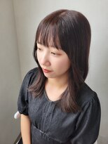 アモナ(amona) ツヤ感たっぷり・フォギーベージュ×重めミディアム