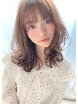 レイヤーミディアムくびれ（毛先パーマことりベージュ黒髪）
