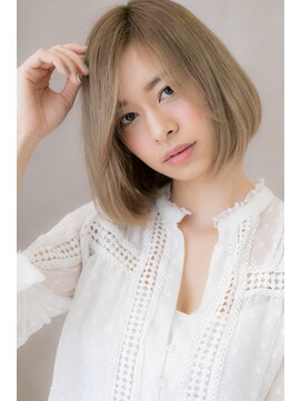 カバーヘアアンドスパ ブリス 浦和(COVER HAIR&SPA bliss) 外国人風ホワイトグレージュ前下がりボブ305Z浦和10代20代30代