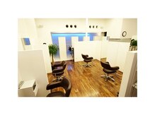 アミックス ヘアワークス 山口店(AMIX hair works)の雰囲気（高い天井の空間で、いつもと違う時間を提供します。）