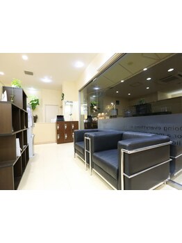 ゆったりと落ち着いた時間を過ごしたい方にオススメのサロン。広々とした空間でリラックスして下さい♪