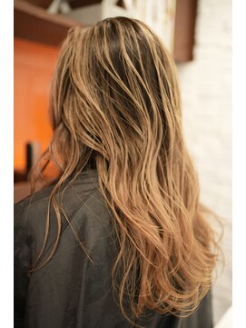 ノラキチジョウジ(NORA KICHIJOJI) バレイヤージュ外国人風ハイライトカラーハイレイヤーカット