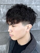 ヒュイル バイ ニアウ(Hwyl by Niau)&nbsp;緩めスペインカールメンズカットパーマショートマッシュツイスト