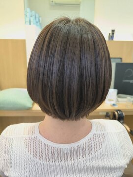 ウイバイファースト(u'i by first) 正統派グレージュ 後頭部に丸みを持たせたスタイル