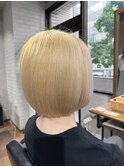 大人可愛い20代30代ショート前下がり刈り上げボブ