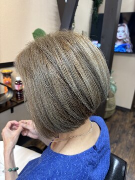 コネクト(Connect) 前下がりグラデーションボブスタイル