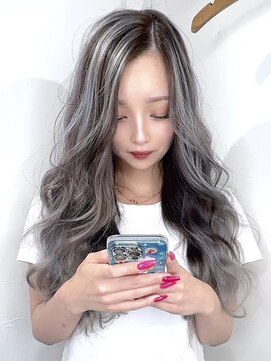 ブレイズヘアー(BLAZEhair) 【筋感バツグン】ホワイトシルバーバレイヤージュ×ブリーチ2回