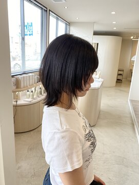 エメ 小山(Aimer) ウルフカット