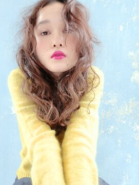 シアン(SYAN) ふわふわ 外国人風くせ毛 パーマ × アッシュベージュ