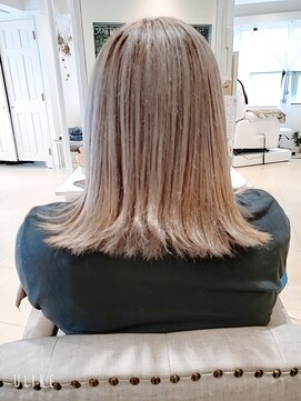 シェル 国分寺(shell) シルキーベージュ外はねボブ