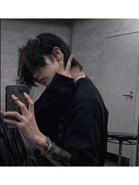 シン(syn) センターパートウルフ