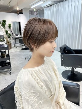 ヴェイン 渋谷(vain) クールショート/前下がりショート/グレーベージュ/小顔/前髪