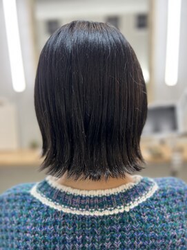 ハサミバイアトリエナガノ 千葉(8sami by atelier nagano) ショートボブ/センターパート/ツヤ髪/グラデーション/イヤリング