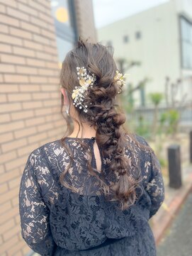 ヘア ショップキャリー ふわふわ編みおろしアレンジ