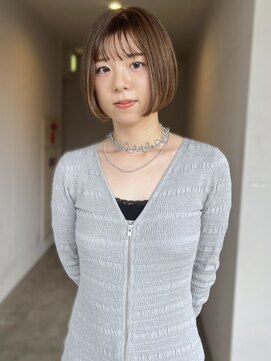 イロウ 天神大名店(IROW) ボブ ブリーチ ハイトーンベージュ 前髪カット 艶髪【天神大名】