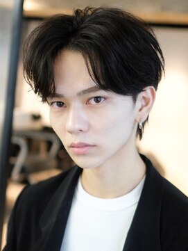 シオン(shion) フェザーパーマ刈り上げセンターパートブルーブラック_F21078