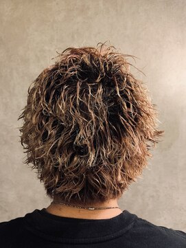 ヘアーアンドビューティ カリテス(Hair & Beauty Charites) ストリート×ソフトツイスト