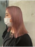 ピンクベージュ×切りっぱなしミディアム