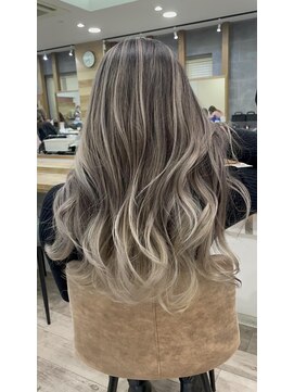 ジゼル(gisele) (小山)バレイヤージュ