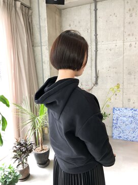 サクラ オモテサンドウ(SAKURA) ミニボブ　切りっぱなしボブ　インナーカラー