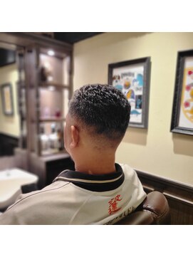 バレス 田町(BALES) [スキンフェード/ツイストスパイラル/田町]