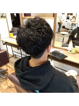 メレット(Meret) ポイントツイストパーマスタイル