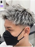 ホワイトハイライトツイストパーマアップバング短髪メッシュ