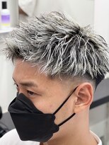 エルマーク 神戸三宮(L-MARK) ホワイトハイライトツイストパーマアップバング短髪メッシュ