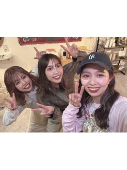 女性スタイリストしかいないサロンなのでヘアもファッションもメイクもトータルアドバイス！