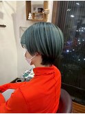 奥行きショート大人かわいいひし形小顔ライトグリーンショート