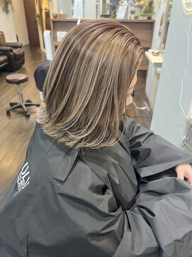 ウル(Ulu) 白髪ぼかしバレイヤージュ