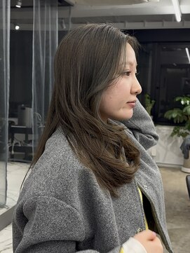 トゥエル バイ ディプティモイラ(tuelu by dipty MOILA) オリーブベージュ×レイヤーカット