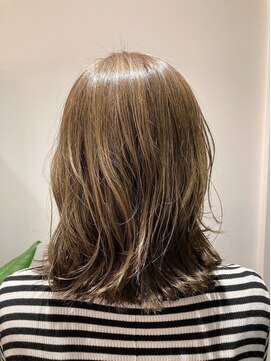 キー(KEY) 透明感ベージュ