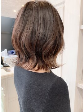 キャアリー(Caary) 福山市ヘアカラー人気caary透明感　切りっぱなし外ハネベージュ