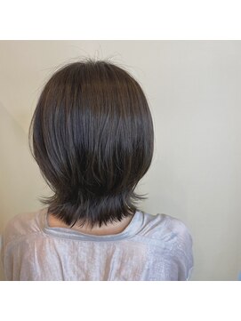 美容室 アクイール グラッセ(Accueillir grace) ミディアムレイヤーカット
