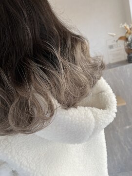 ダイアモンドリリーキートス(Diamond Lily kiitos) グレージュ裾カラー