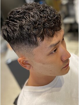 フランクスバーバーリザーブ 人形町店(FRANK’S BARBER RESERVE) スペインカールテーパーフェードバーバースタイルS