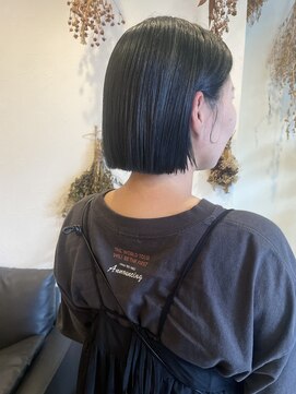 マァロ(malo.) 暗髪ぷつんとボブ