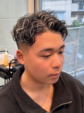 ビンゴ(BINGO) 1485ハイライトカラーツーブロック刈り上げツイストスパイラル