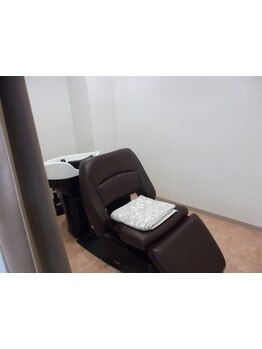 【西新井駅直結】完全個室でルベルワンのヘッドスパ！酵素で頭皮・髪の汚れを落とし、頭皮から健康な美髪に