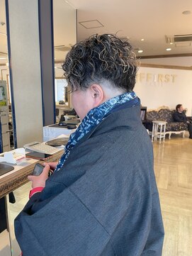 コワファースト 大分(COIFF1RST) 刈り上げ２ブロックのマッシュスタイルにメッシュカラー