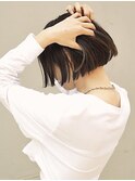 ショートボブ黒髪メッシュカラー前下がりボブ前髪あり